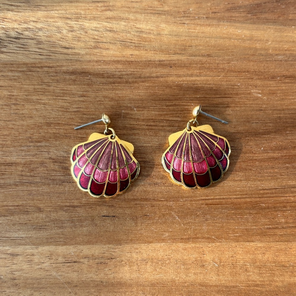 Vintage small enamel shell earrings